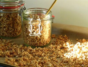 Selbstgemachtes Granola im Glas